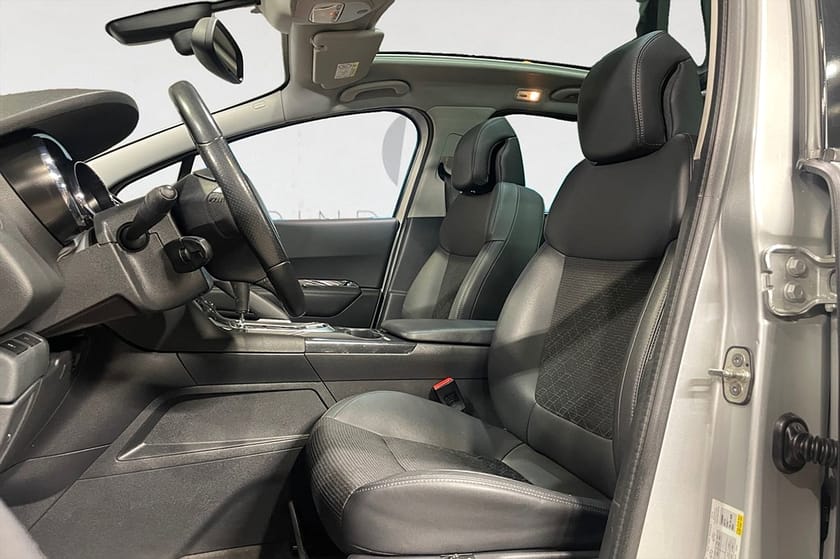 Bild 3 av Peugeot 3008 1.6 BlueHDi 150 HK AUT ALLURE DRAG PANO NAVI 13300MIL
