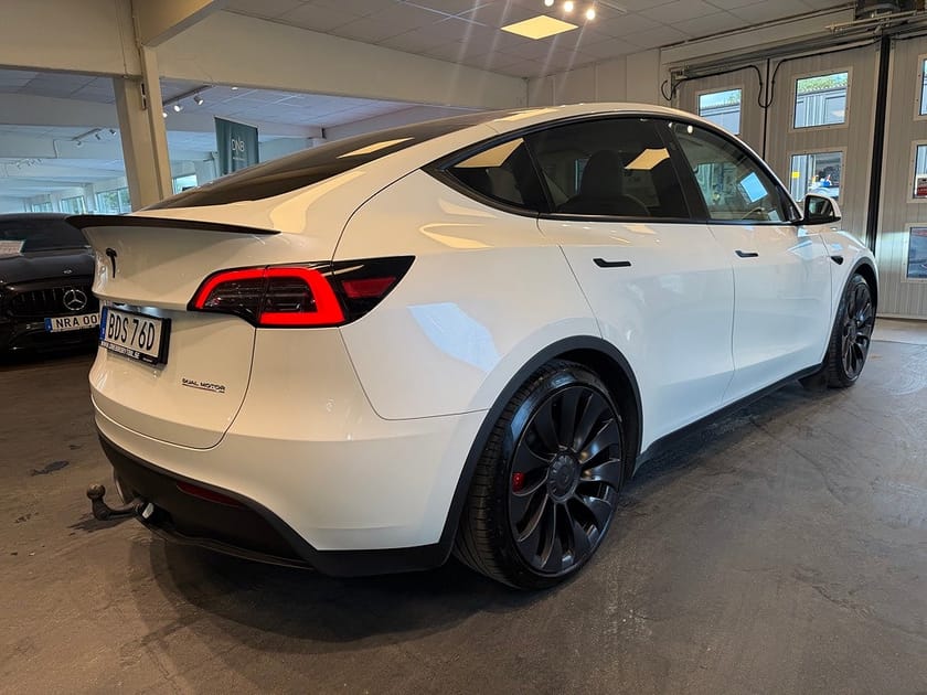 Bild 4 av Tesla Model Y Performance Drag Pano Kolfiber Värmepump 534hk
