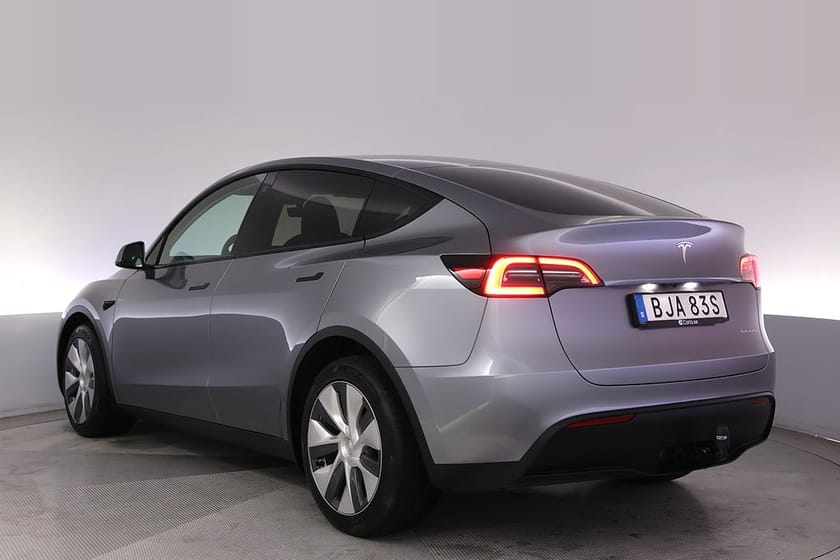 Bild 4 av Tesla Model Y Long Range AWD Uppgraderad Autopilot Pano Drag