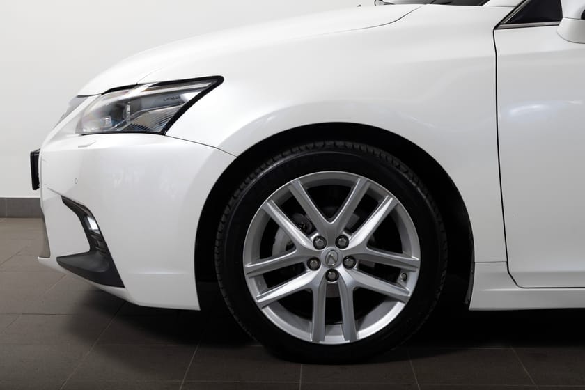 Bild 4 av Lexus CT 200h - Mark Levinson / B-kamera / P-sensorer