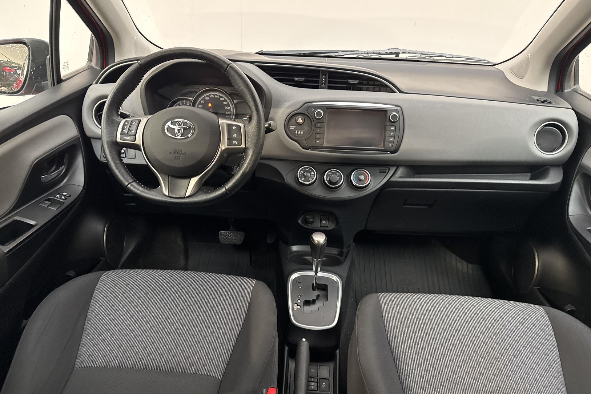 Toyota Yaris 1.33 Dual VVT-i 2015, bild 7/10