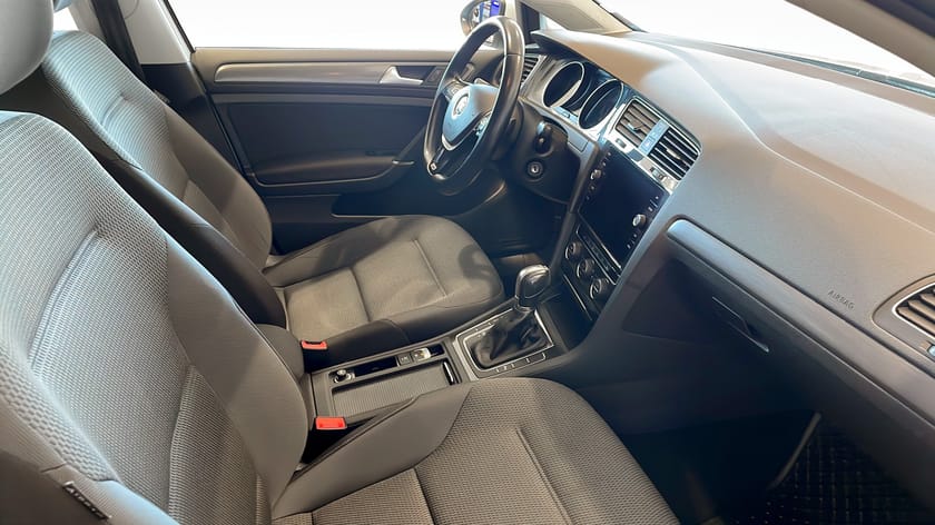 Bild 3 av Volkswagen Golf 5D 1.0 TSI AUT 116hk Drag