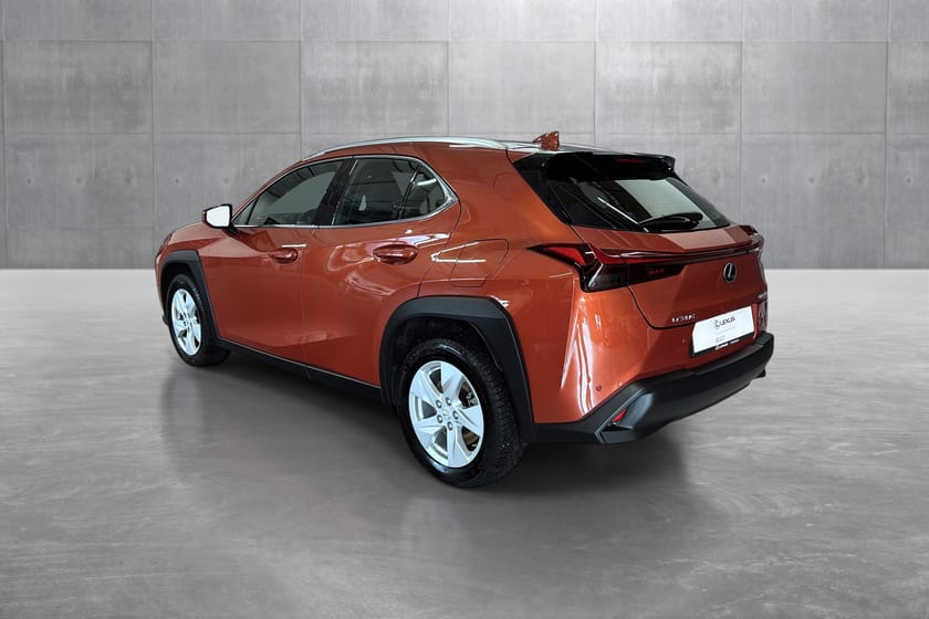 Bilde 3 av Lexus UX 300e Premium Tech 448km WLTP skinnseter ++