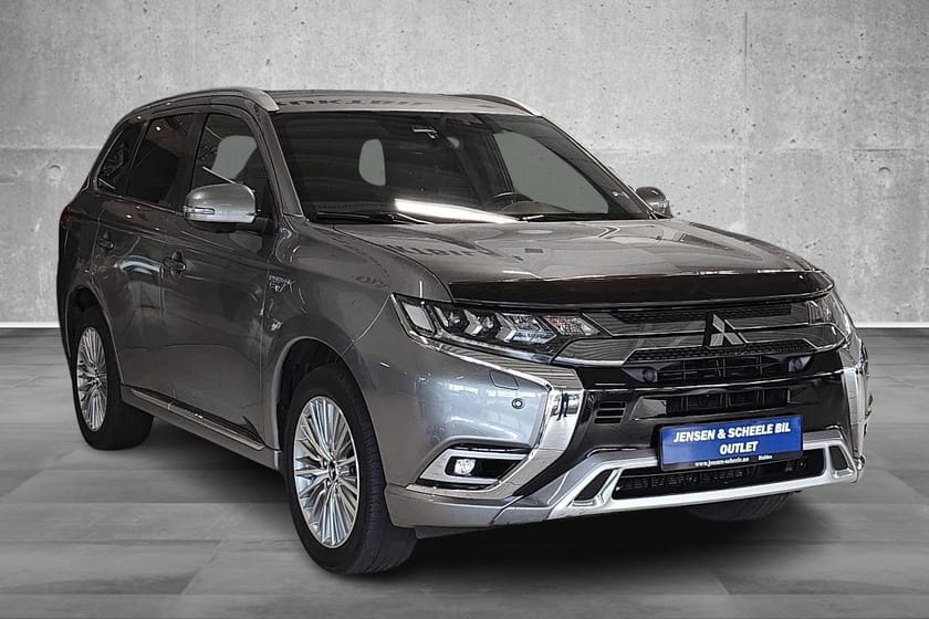 Bilde 3 av Mitsubishi Outlander PHEV Instyle+. R-Kamera, 360 kamera, Krok, DAB, Klima.