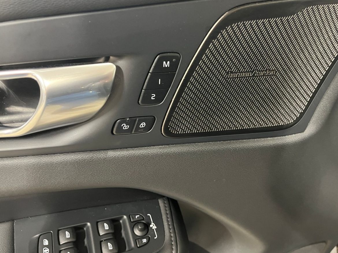 Volvo XC60 2023 - miniatyr 8