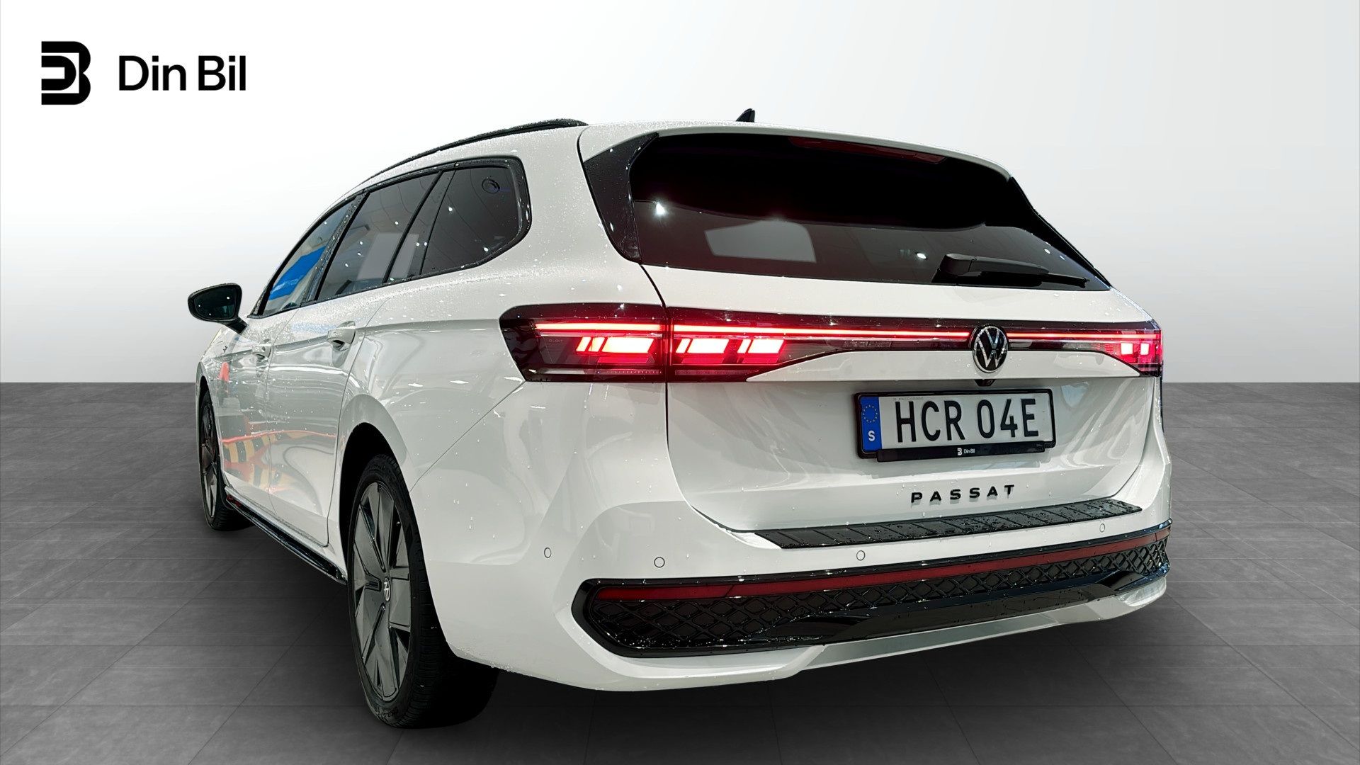 Volkswagen Passat 1.5 eHybrid R-Line 2025, photo 3/10