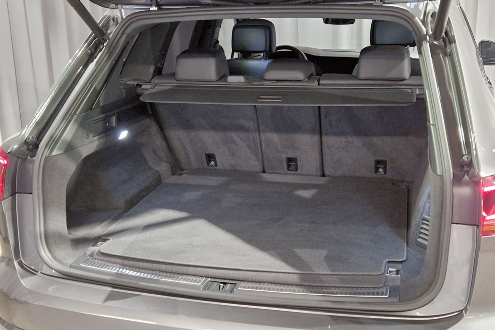 Volkswagen Touareg R eHybrid 2021, bild 6/21