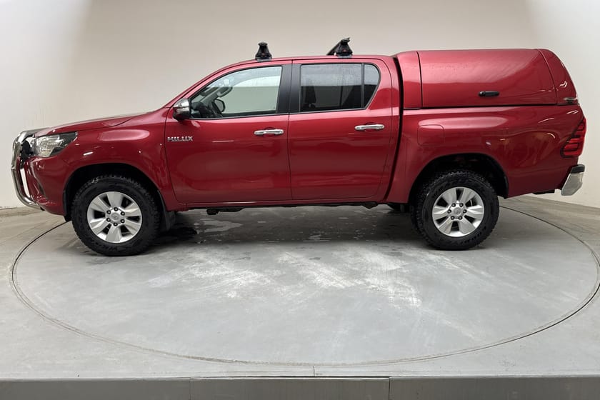Bild 2 av Toyota Hilux Dubbelhytt 2.4 D 4WD (150hk) Invincible Drag Backkamera