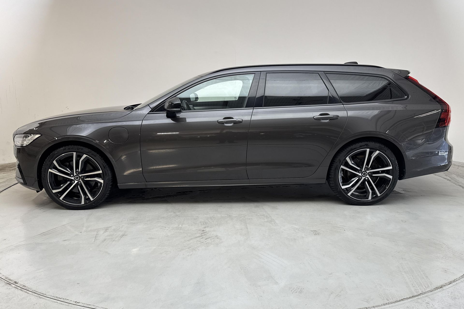 Volvo V90 Recharge T8 AWD 2021, bild 2/10