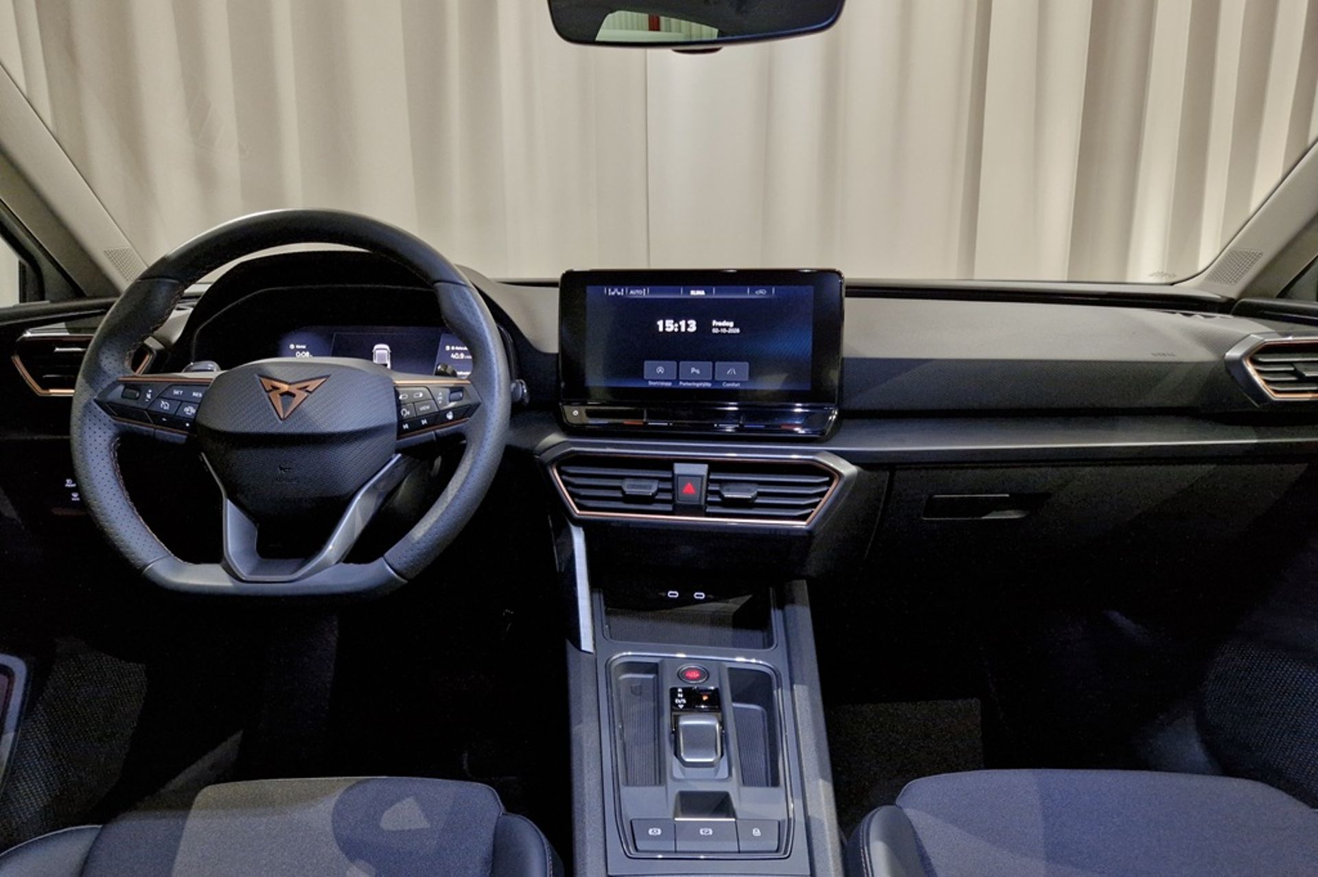 Cupra Leon 1.5 eTSI 2024, photo 7/10