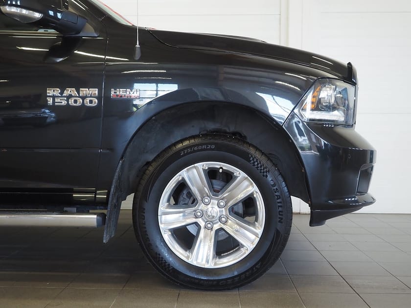 Bild 4 av RAM 1500 Crew Cab Sport 5.7 V8 395hk HEMI 4x4 TorqueFlite |Taklucka|Drag|