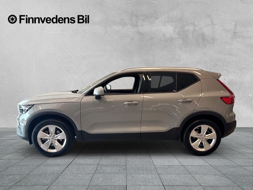 Bild 2 av Volvo XC40 B4 FWD Bensin Core SE II(V-hjul, 360 kamera , Drag)