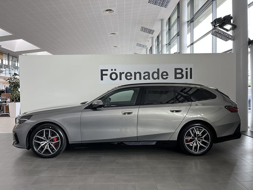 Bild 3 av BMW i5 xDrive40 Touring M Sport Pro Drag B&W 19" Rattvärme