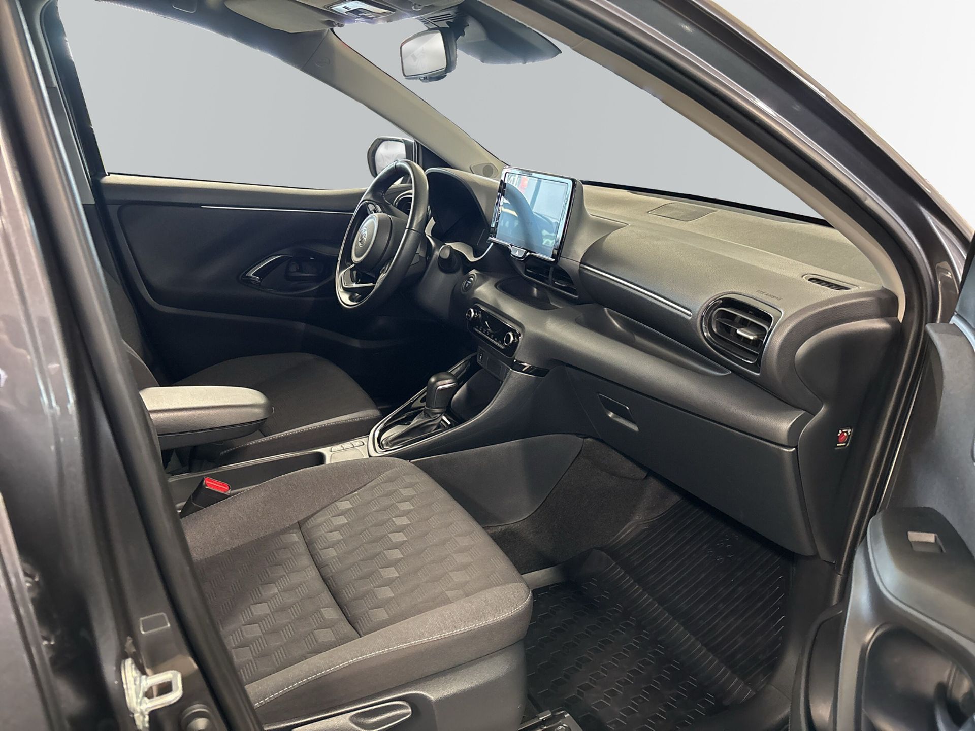 Toyota Yaris 2025, bild 6/10