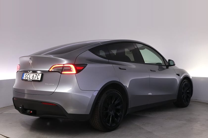 Bild 5 av Tesla Model Y Long Range AWD Full Self Drive 20" Pano Drag