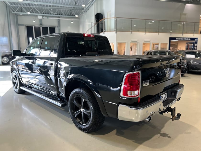 Bild 4 av RAM 1500 Crew Cab 5.7 HEMI TorqueFlite Longhorn Lock / Alpine