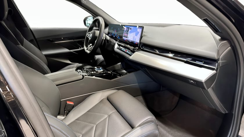 Bild 3 av BMW 530e xDrive Touring M sport Active Edt Drag Backkamera