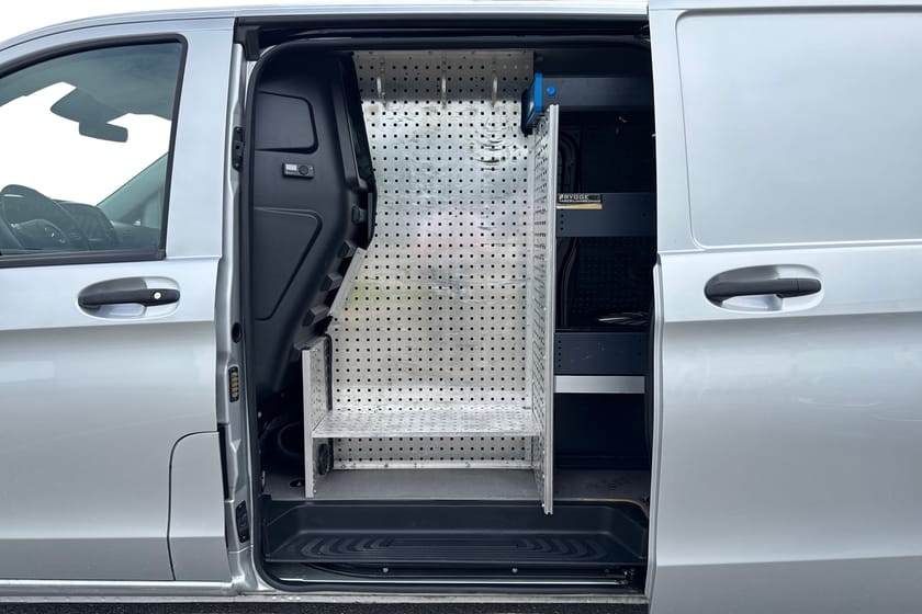 Bilde 4 av Mercedes-Benz Vito 119 CDI 4x4 3.2t LANG | FERDIG INNREDET | LED INTELLIGENT LIGHT SYSTEM