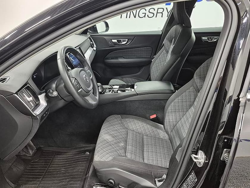Bild 2 av Volvo V60 T6 Recharge Core Bright plug in AWD 350HK 4x4