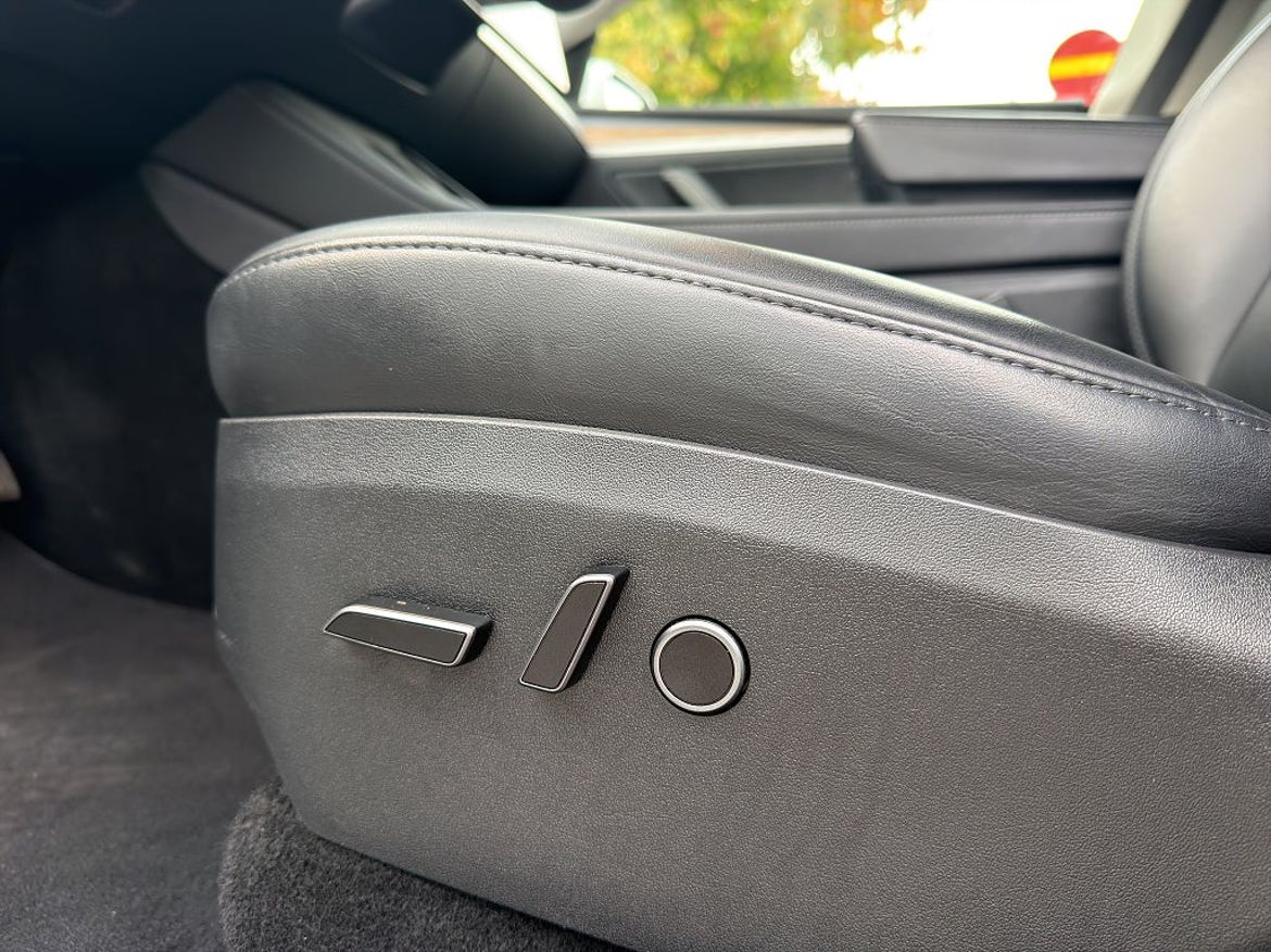 Tesla Model Y Long Range AWD, bild 15 av 18