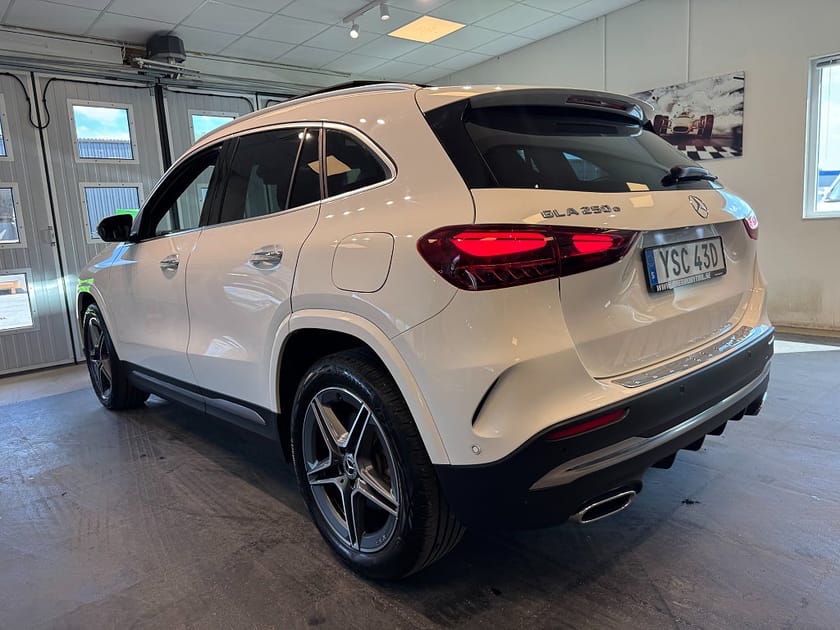 Bild 3 av Mercedes-Benz GLA 250 e 8G-DCT AMG Advanced Plus Gps Pano Ambient Värmare