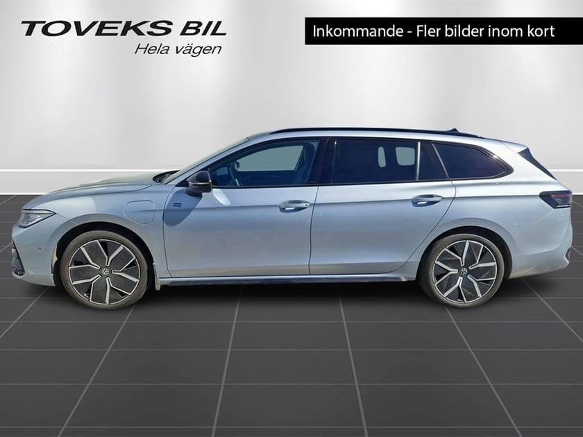 Bild 2 av Volkswagen Passat Variant eHybrid R-line Signature 272hk Skinn/Drag/Värmare