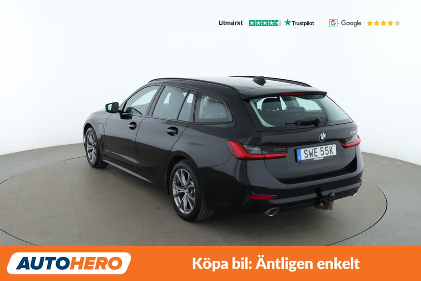 Bild 3 av BMW 330e Touring Sport line / Dragkrok, CarPlay, Rattvärme