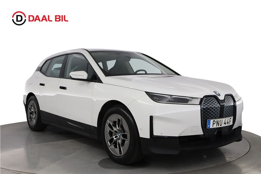 Bild 3 av BMW iX xDrive40 326HK 76,6kWh DRAGKROK VÄRMARE NAVI B-KAM MOMS
