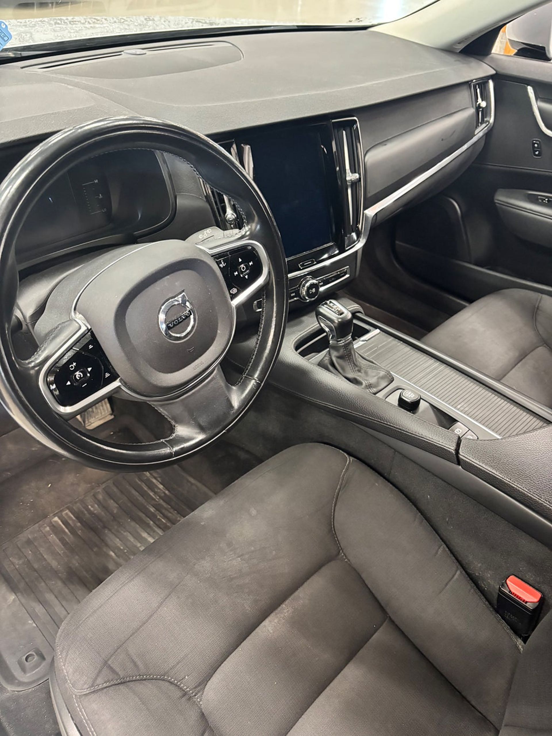Volvo V90 2018, photo 3/4