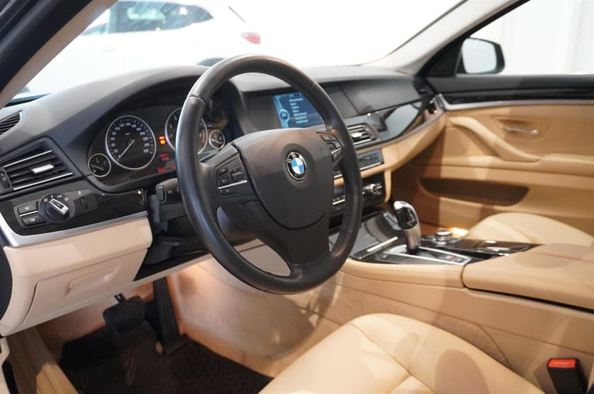 Bild 2 av BMW 523i Sedan Automat Drag Läder PDC HiFi
