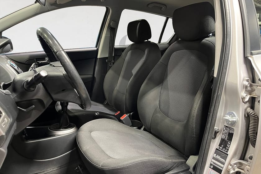 Bild 3 av Hyundai i20 5-dörrar 1.2 84 HK PREMIUM M-VÄRM BLUETOOTH PDC 6900MIL