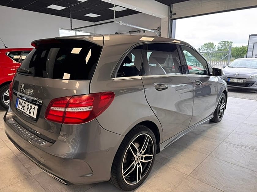 Bild 3 av Mercedes-Benz B 180 d AMG Sport 1 Brukare  B-kamera/ Drag