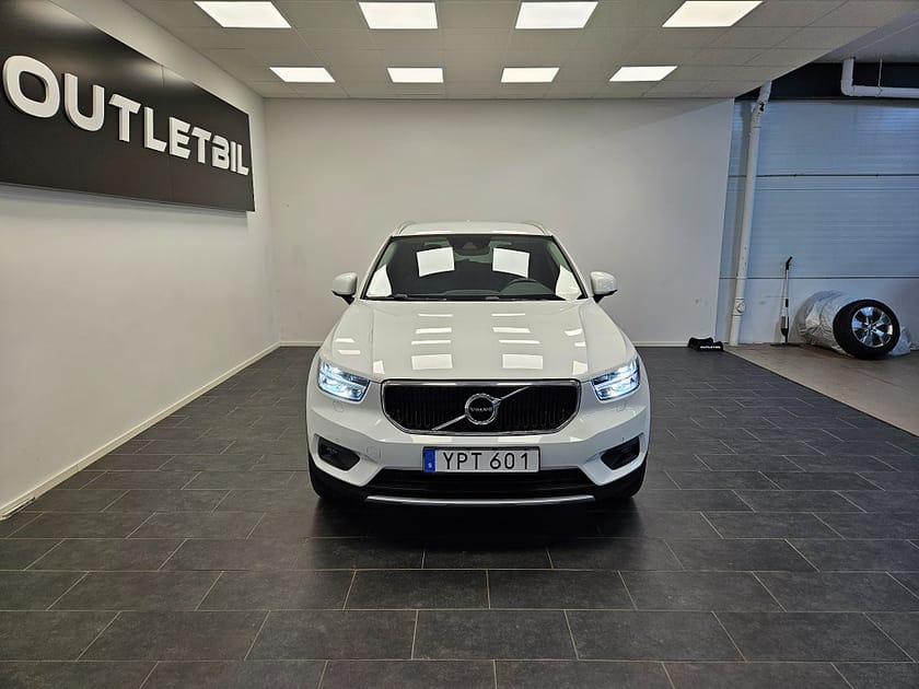 Bild 4 av Volvo XC40 D3 AWD Momentum Pro Läder Värmare Backkamera Drag VOC
