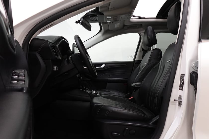 Bild 4 av Ford Kuga Plug-In Hybrid E-CVT Vignale Dragkrok Panorama Headup
