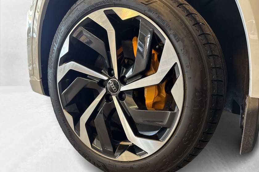 Bilde 2 av Audi e-tron 55 quattro S-Line, Hengerfeste, ACC, Ryggekamera, B&O