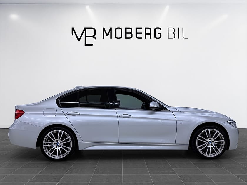 Bild 3 av BMW 320d xDrive Sedan 190hk M Sport Drag B-Kamera