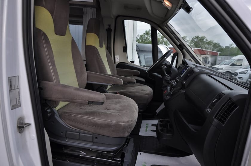 Bild 5 av Pössl Campervan Fiat 2 Win Plus 2,3 140hk 600 Solceller Markis Truma Dusch