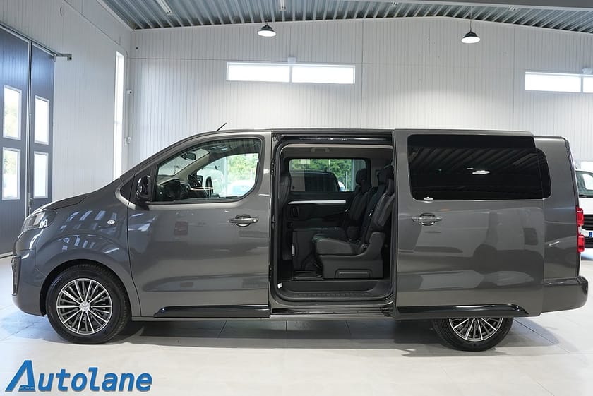 Bild 4 av Opel Zafira Life 2.0 7-sits,Värmare,Drag,Pano,GPS,HUD,Massage,360°