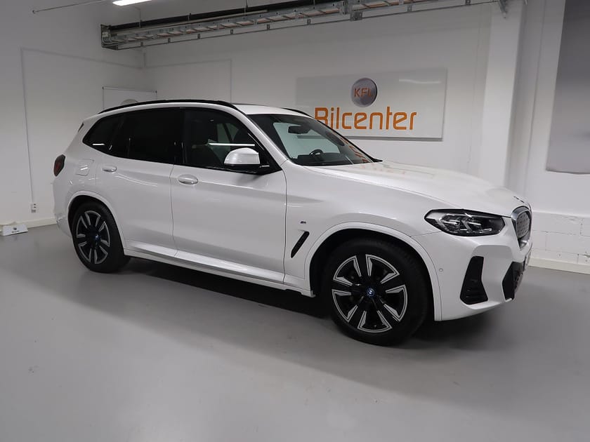Bild 4 av BMW iX3 Charged M Sport V-Däck ingår Pano-Skinn-Kamera-Drag-A