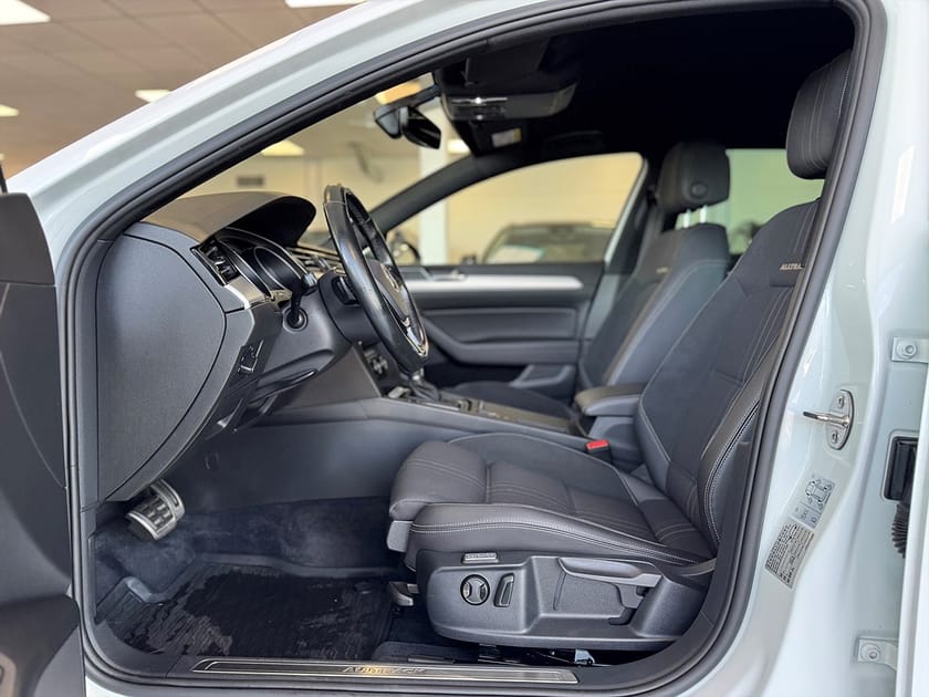 Bild 5 av Volkswagen Passat Alltrack 2.0 TDI 4Motion Kamera Drag