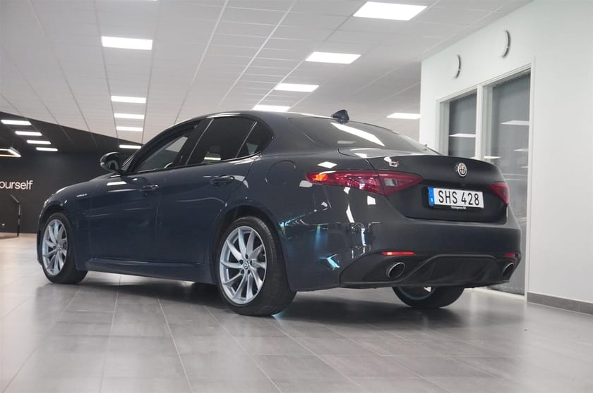 Bild 4 av Alfa Romeo Giulia Veloce 2.0 Turbo Q4 AWD Backkamera Elstolar