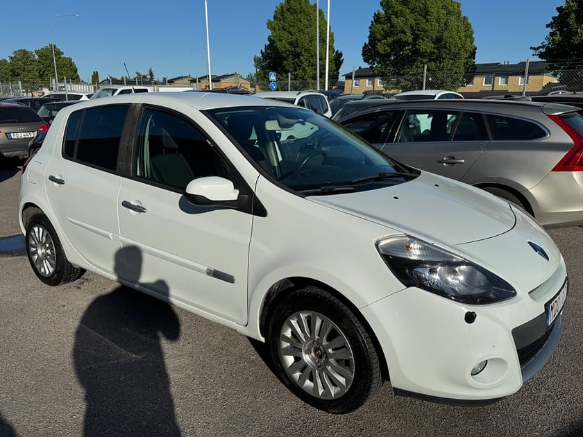 Bild 4 av Renault Clio  Halvkombi 1.2 75hk|NYSERV|NYBESS|