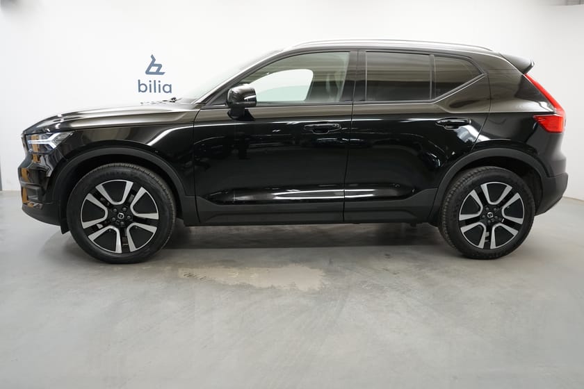 Bild 2 av Volvo XC40 B4 FWD Bensin Momentum Advanced Edt, Dragkrok, Baklucka elmanövrerad