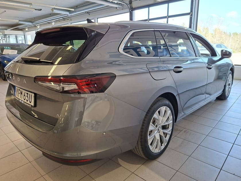 Bild 4 av Škoda Superb iV Kombi Selection 1,5 TSI 204HK Dragkrok LED-Matrix