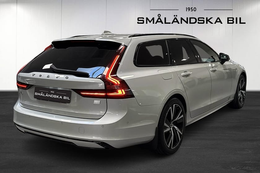 Bild 4 av Volvo V90 Recharge T8 AWD Geartronic R-Design Panorama Drag