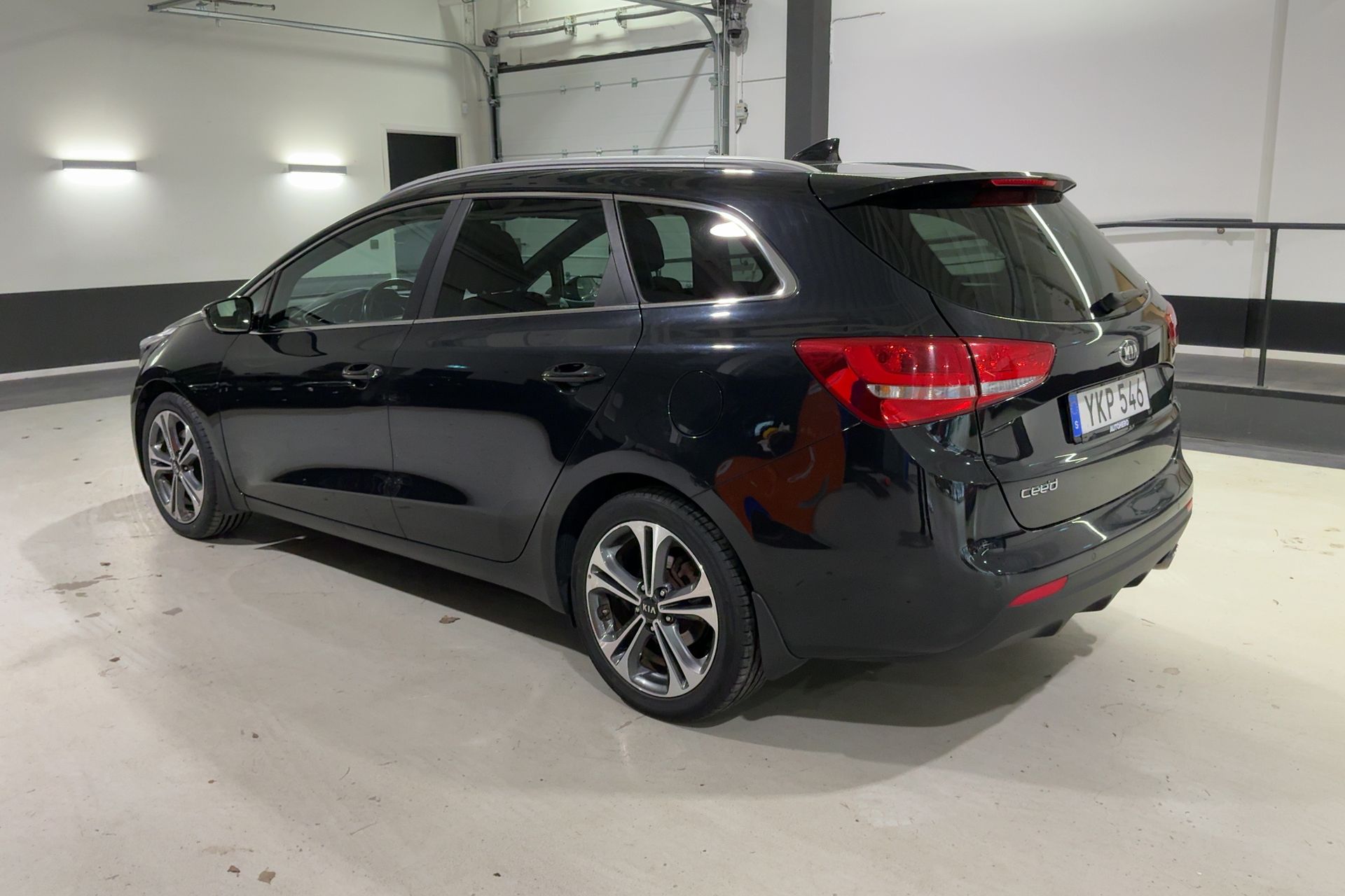 Kia Ceed 1.6 CRDi GT-Line 2017, photo 3/10