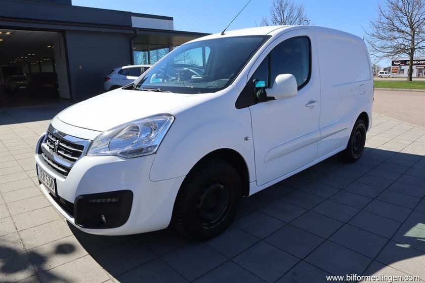 Bild 2 av Peugeot Partner Van Utökad Last 1.6 BlueHDI Skåp 100hk 3 sits Drag  Svensksåld