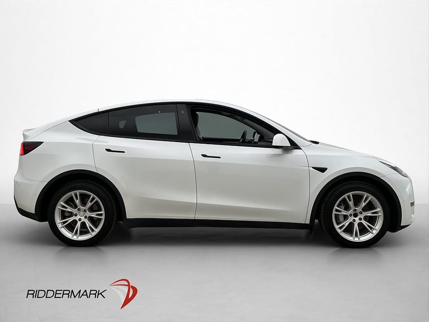 Bild 5 av Tesla Model Y Long Range AWD Autopilot Panorama Svensksåld