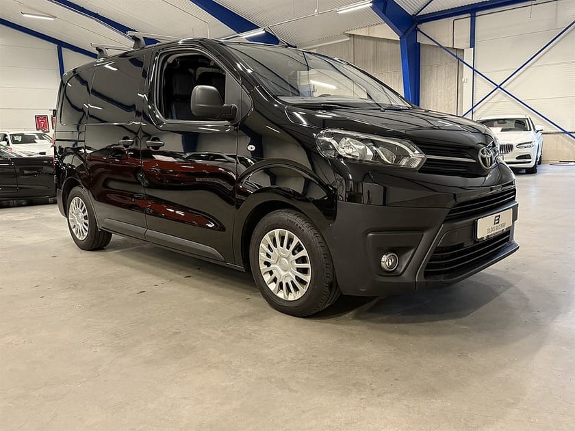 Bild 2 av Toyota Proace 1.6 D-4D 95hk / L1H1 / Manuell / Drag / HUD