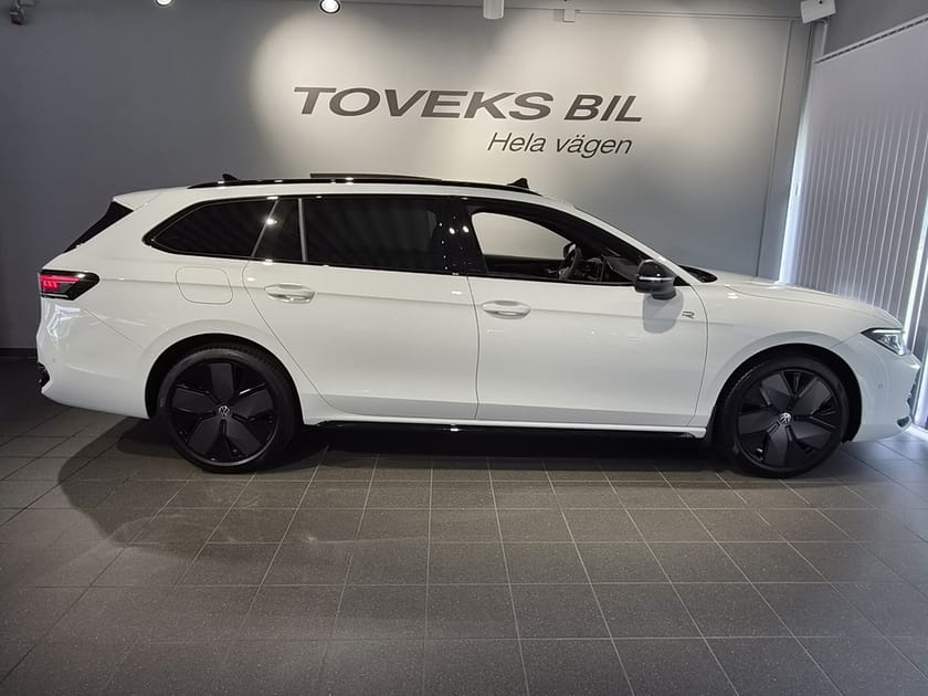 Bild 5 av Volkswagen Passat Variant eHybrid R-Line 1.5 TSI DSG, 272hk |Pano|HuD|Blacks